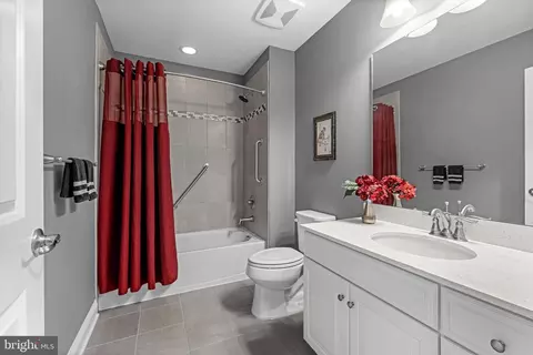 Bath - 6914 Summit Cir, Baltimore, MD 21239 photo 4 of 5