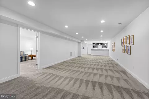 Entry Way - 6914 Summit Cir, Baltimore, MD 21239 photo 10 of 10