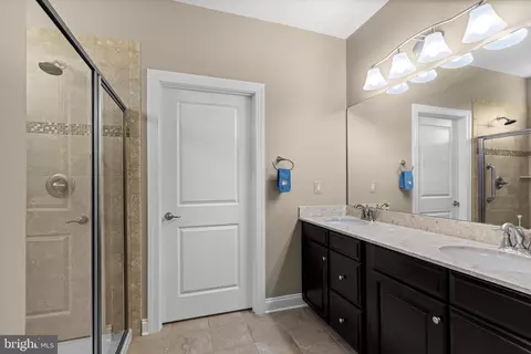 Bath - 6914 Summit Cir, Baltimore, MD 21239 photo 1 of 5