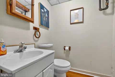 Bath - 5424 Cynthia Ter, Baltimore, MD 21206 photo 2 of 3