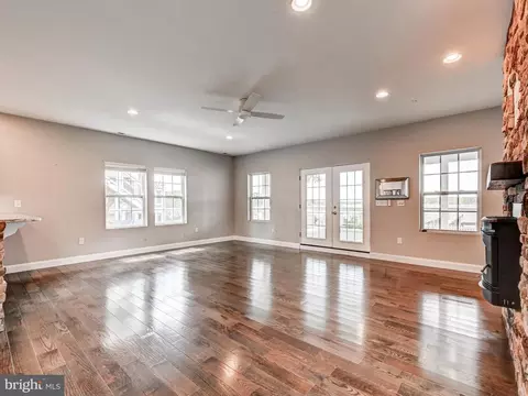 Living - 13206 Cherwin Ave, Middle River, MD 21220 photo 4 of 8