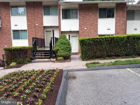15 Stonehenge Cir #15, Pikesville, MD 21208