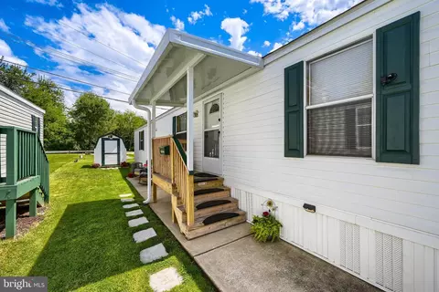 14 Vista Mobile Dr, Dundalk, MD 21222