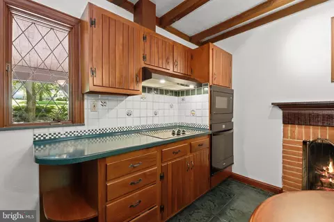 Kitchen - 3903 Dance Mill Rd, Phoenix, MD 21131 photo 3 of 4