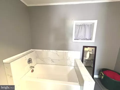 Bath - 1564 Sulphur Spring Rd, Halethorpe, MD 21227 photo 3 of 5