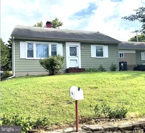 1564 Sulphur Spring Rd, Halethorpe, MD 21227 photo 3
