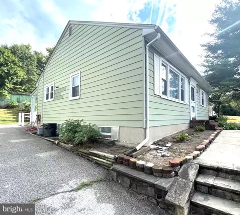 1564 Sulphur Spring Rd, Halethorpe, MD 21227 photo 2