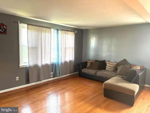 Living - 1564 Sulphur Spring Rd, Halethorpe, MD 21227 photo 2 of 3