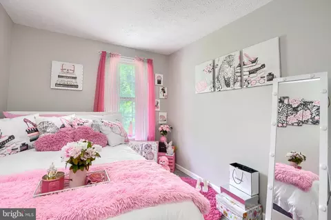 Bedroom - 4067 Rustico Rd, Middle River, MD 21220 photo 3 of 6