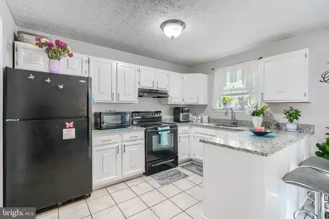 Kitchen - 4067 Rustico Rd, Middle River, MD 21220 photo 3 of 3