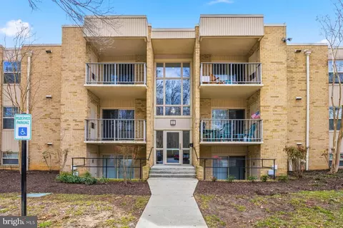 4 Mountbatten Ct #102, Gwynn Oak, MD 21207