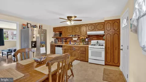 Entry Way - 7836 Kavanagh, Dundalk, MD 21222 photo 7 of 16