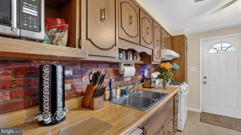 Entry Way - 7836 Kavanagh, Dundalk, MD 21222 photo 8 of 16