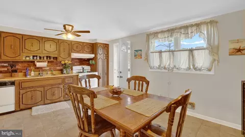 Entry Way - 7836 Kavanagh, Dundalk, MD 21222 photo 6 of 16