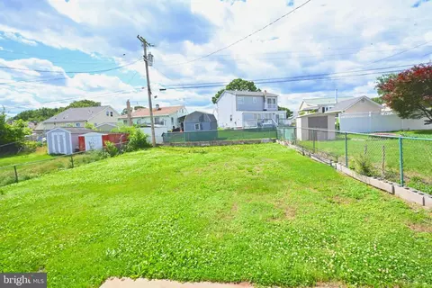 Exterior - 34 Compass Rd, Middle River, MD 21220 photo 7 of 8