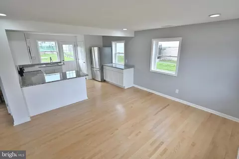 Living - 34 Compass Rd, Middle River, MD 21220 photo 2 of 4