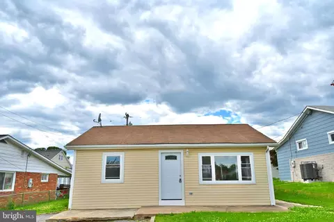 Exterior - 34 Compass Rd, Middle River, MD 21220 photo 4 of 8