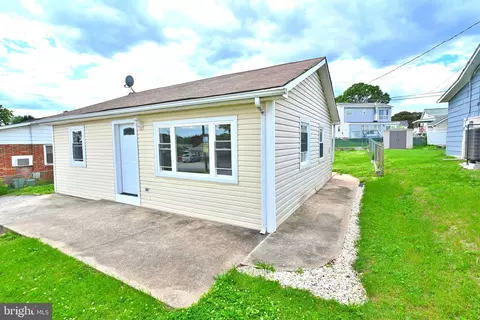 Exterior - 34 Compass Rd, Middle River, MD 21220 photo 6 of 8