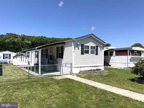 1 Judywood Ln, Essex, MD 21221