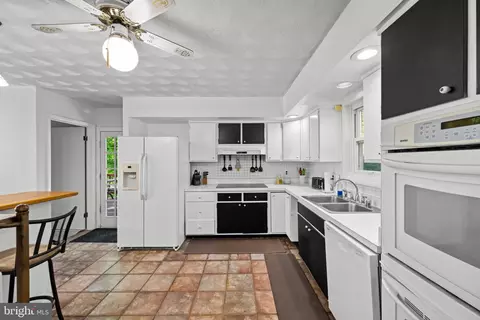 Kitchen - 14009 Fox Run Ct, Phoenix, MD 21131 photo 1 of 4
