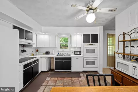 Kitchen - 14009 Fox Run Ct, Phoenix, MD 21131 photo 2 of 4