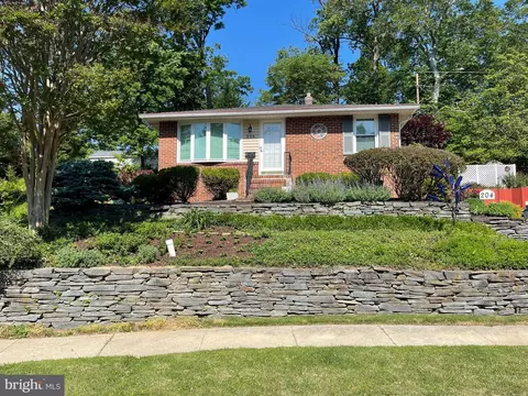 204 Elpin Dr W, Catonsville, MD 21228