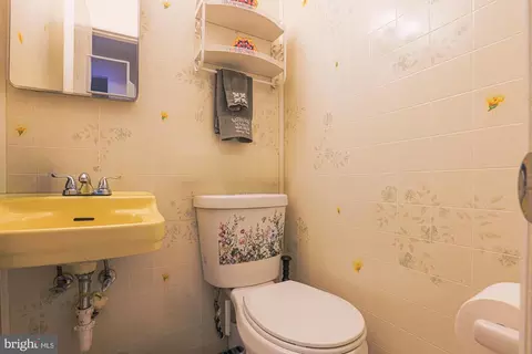Bath - 6649 Chippewa Dr, Baltimore, MD 21209 photo 2 of 5