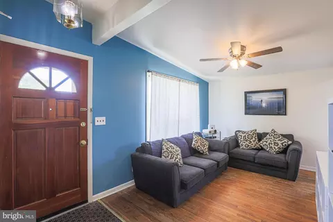 Entry Way - 6649 Chippewa Dr, Baltimore, MD 21209 photo 2 of 4