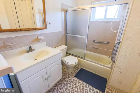 Bath - 6649 Chippewa Dr, Baltimore, MD 21209 photo 3 of 5