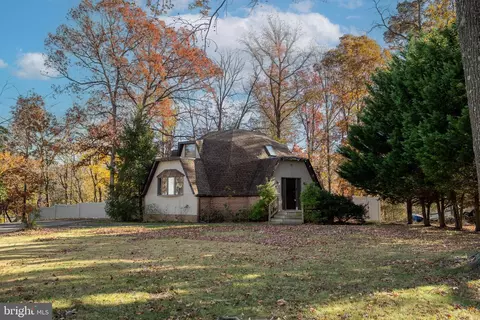 811 Cedar Ave, Essex, MD 21221