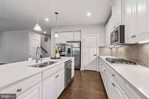 Kitchen - 506 Ladywell St, Middle River, MD 21220 photo 3 of 4