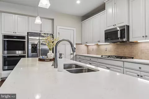 Kitchen - 506 Ladywell St, Middle River, MD 21220 photo 2 of 4