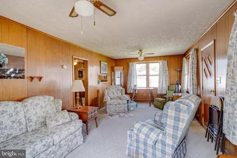 Living - 802 Wise Ave, Dundalk, MD 21222 photo 8 of 8