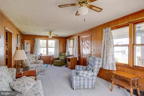 Living - 802 Wise Ave, Dundalk, MD 21222 photo 7 of 8