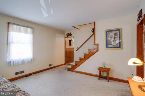 Living - 802 Wise Ave, Dundalk, MD 21222 photo 2 of 8