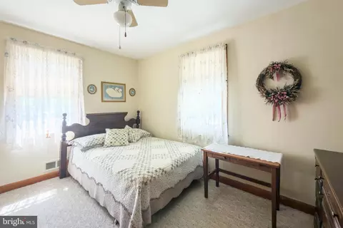 Bedroom - 802 Wise Ave, Dundalk, MD 21222 photo 2 of 6
