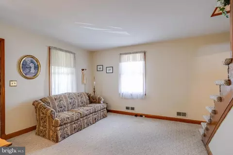 Living - 802 Wise Ave, Dundalk, MD 21222 photo 1 of 8