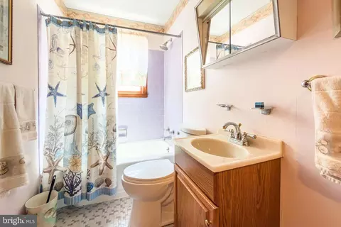 Bath - 802 Wise Ave, Dundalk, MD 21222 photo 1 of 1