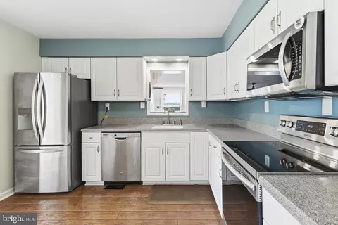 Kitchen - 5907 Loreley Beach Rd, White Marsh, MD 21162 photo 2 of 4