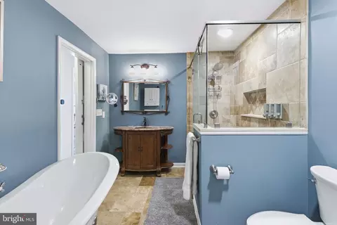 Bath - 5907 Loreley Beach Rd, White Marsh, MD 21162 photo 2 of 4