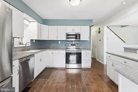 Kitchen - 5907 Loreley Beach Rd, White Marsh, MD 21162 photo 3 of 4