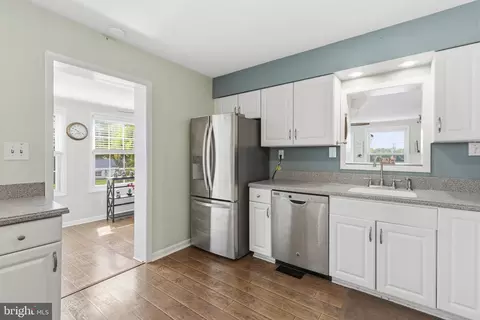 Entry Way - 5907 Loreley Beach Rd, White Marsh, MD 21162 photo 2 of 6