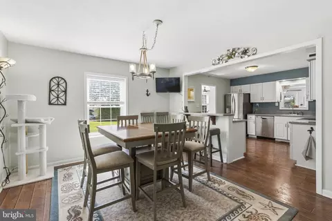Dining - 5907 Loreley Beach Rd, White Marsh, MD 21162 photo 1 of 1