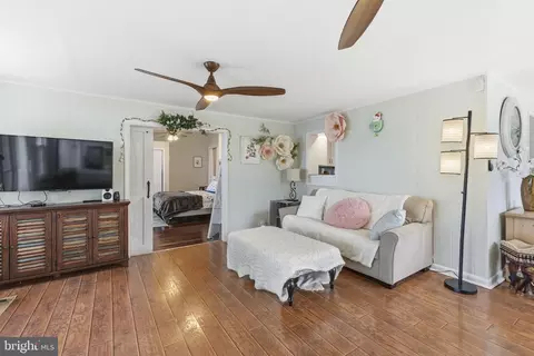 Entry Way - 5907 Loreley Beach Rd, White Marsh, MD 21162 photo 3 of 6