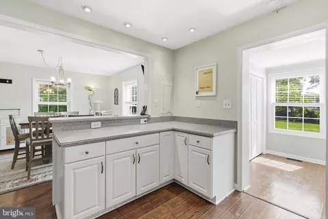 Kitchen - 5907 Loreley Beach Rd, White Marsh, MD 21162 photo 4 of 4