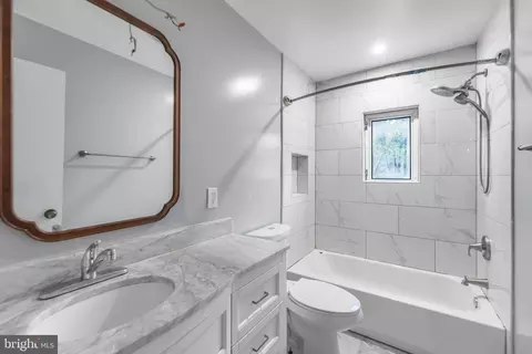 Bath - 1302 Crownfield Ct, Baltimore, MD 21239 photo 1 of 1