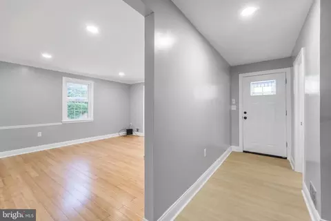 Entry Way - 1302 Crownfield Ct, Baltimore, MD 21239 photo 1 of 8