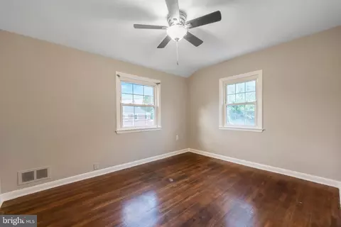 Entry Way - 1302 Crownfield Ct, Baltimore, MD 21239 photo 7 of 8
