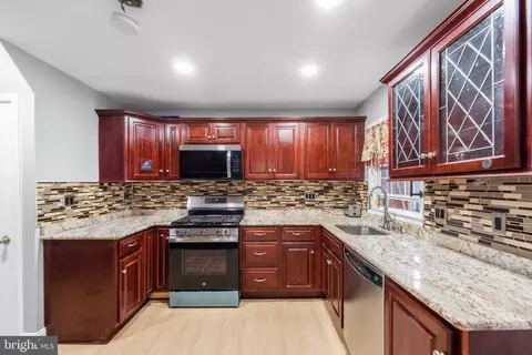 Kitchen - 1302 Crownfield Ct, Baltimore, MD 21239 photo 2 of 2