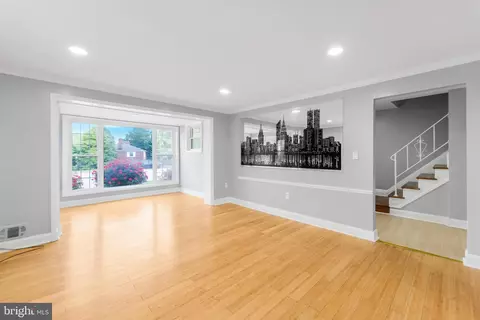 Living - 1302 Crownfield Ct, Baltimore, MD 21239 photo 5 of 9